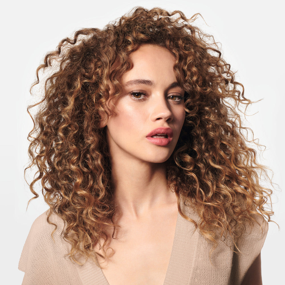 Wella Professionals Nutricurls Milky Waves Model